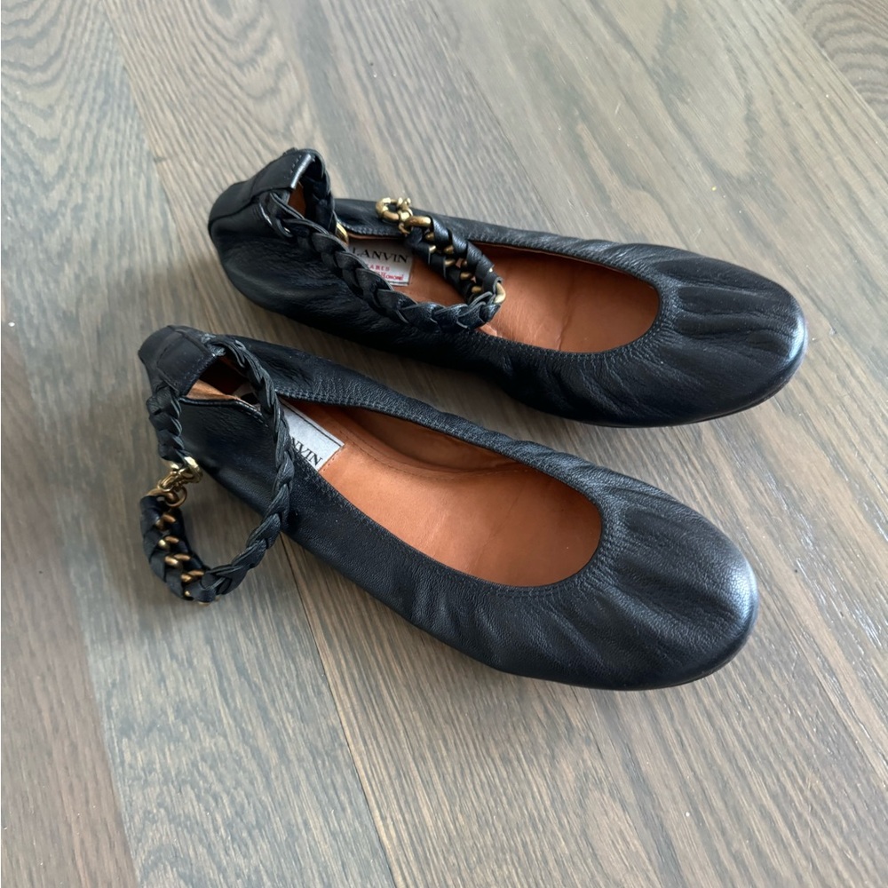 Lanvin Black Leather Flats with Gold Chain